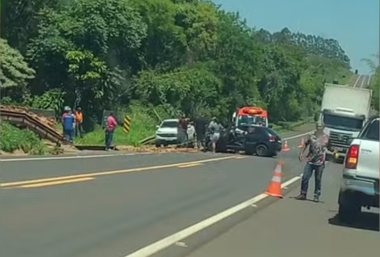 Acidente entre carro e caminhão deixa vítimas feridas em Cerqueira César