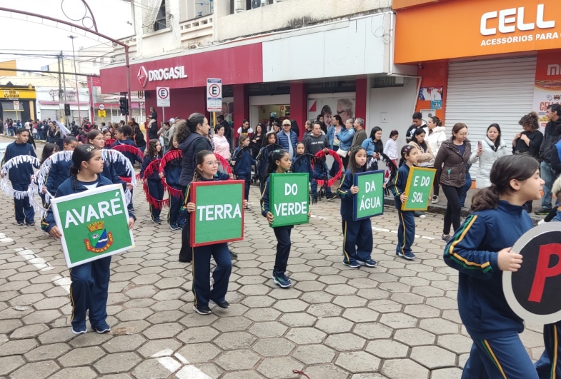 Desfile Cívico reúne grande público na celebração dos 165 anos de Avaré