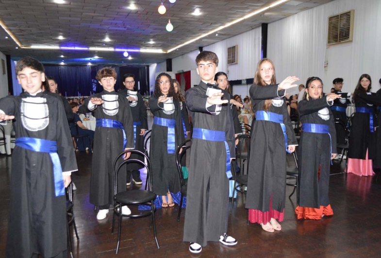 Formandos durante o juramento