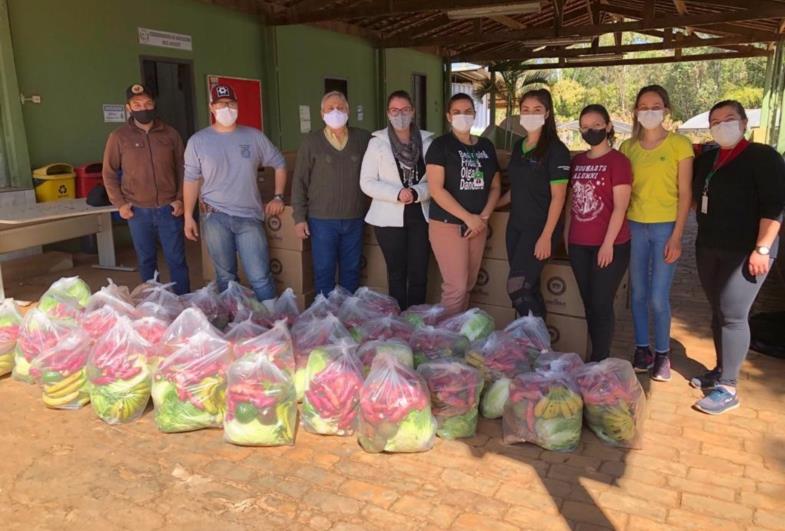 Assistência Social de Fartura entrega mais 2,7 toneladas de alimentos com as “Cestas Verdes”