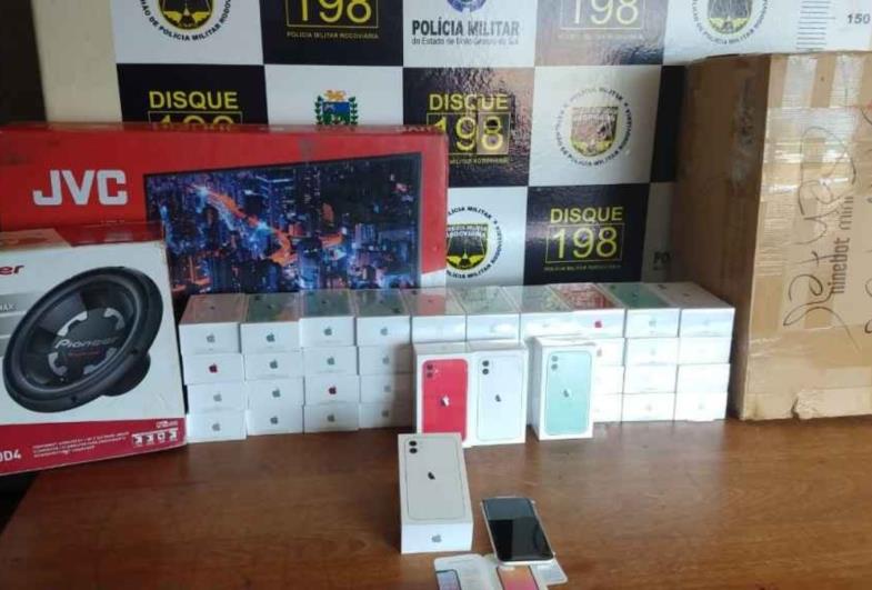 Casal é preso em flagrante com mais de 300 celulares contrabandeados em Avaré