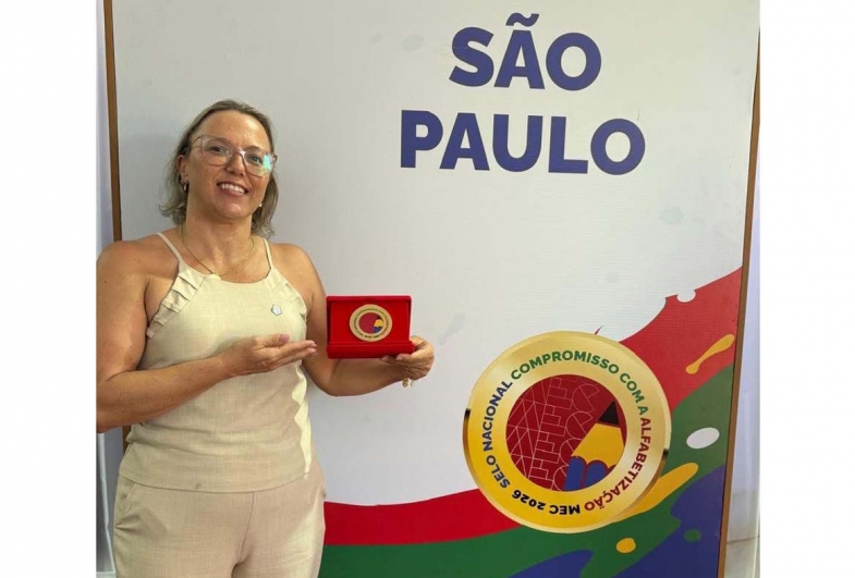 Educação de Sarutaiá recebe prêmio do Selo Ouro 2025