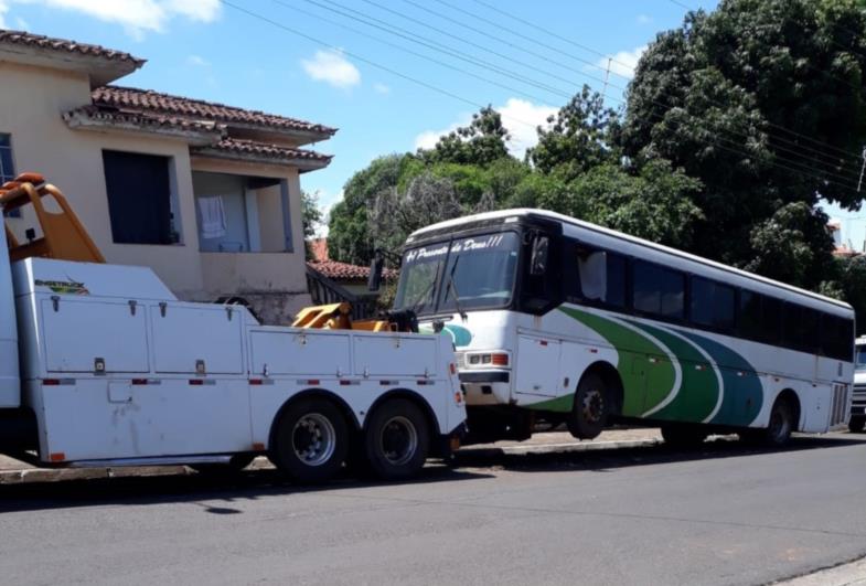 Pedido de Buranello para retirada de ônibus abandonado é atendido pela Prefeitura de Fartura 