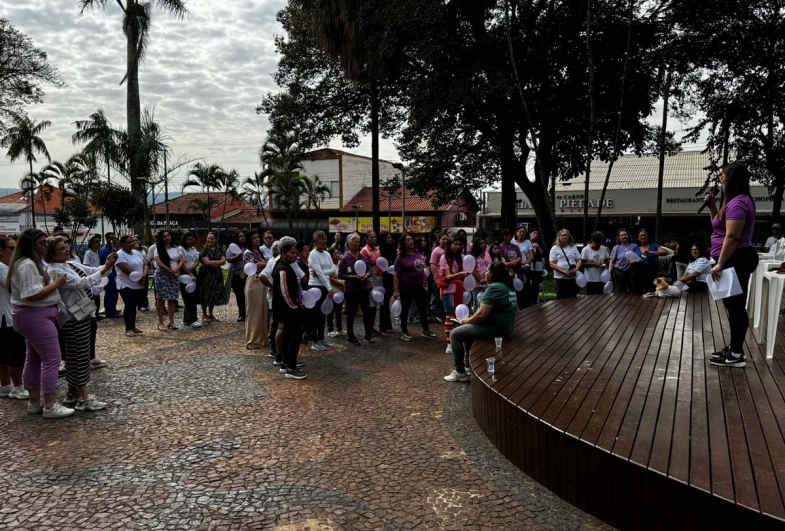 Caminhada do Agosto Lilás reúne moradores pelas ruas de Fartura