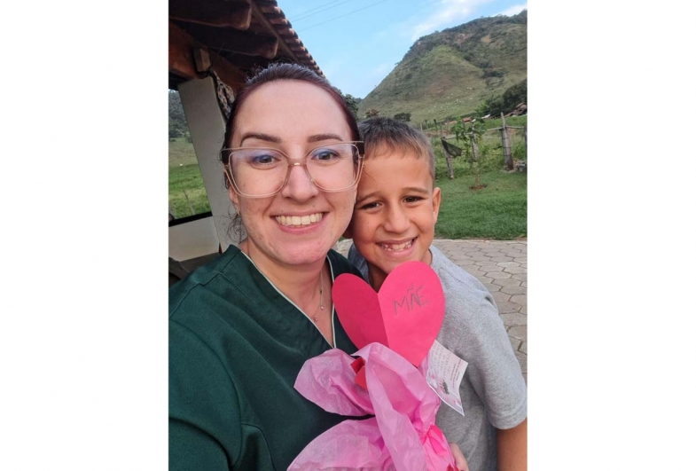 Angelina e seu filho Eduardo
