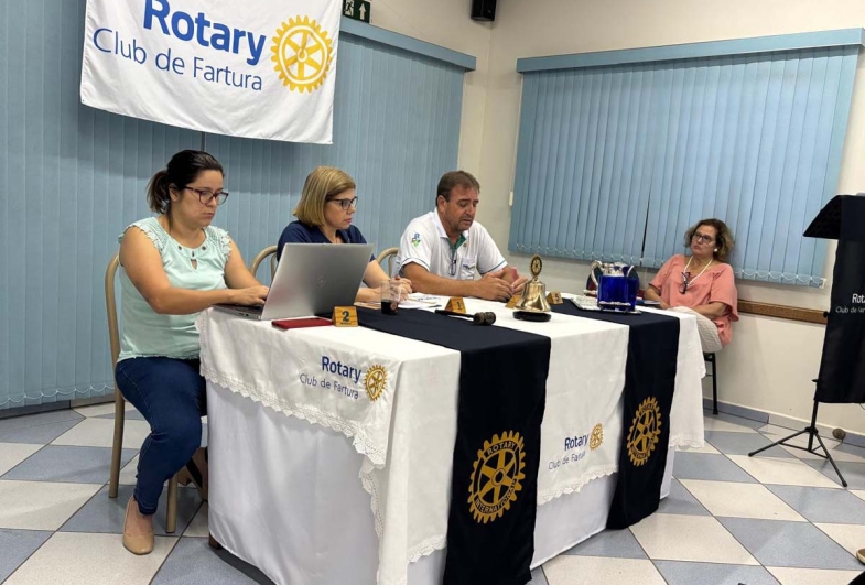 A mesa da diretoria foi composta por Bianca,  Daniela, Luiz Carlos e Virginia