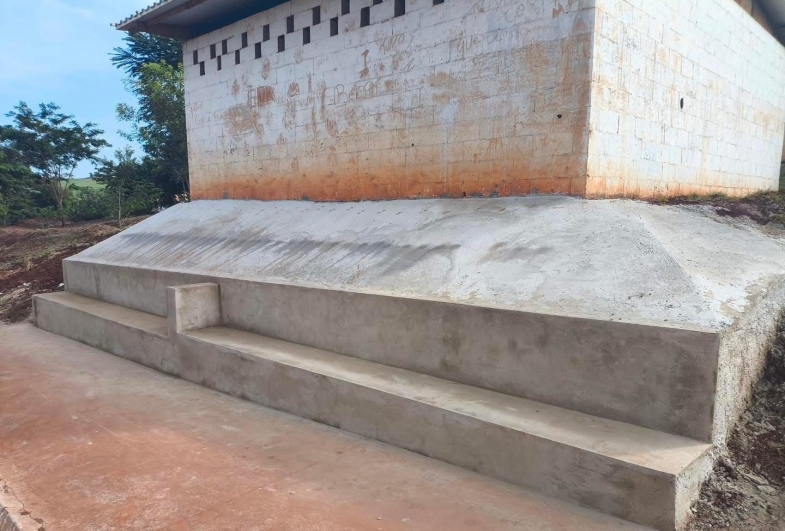 Depois de pronto o muro deu mais segurança  aos moradores que passam pelo local