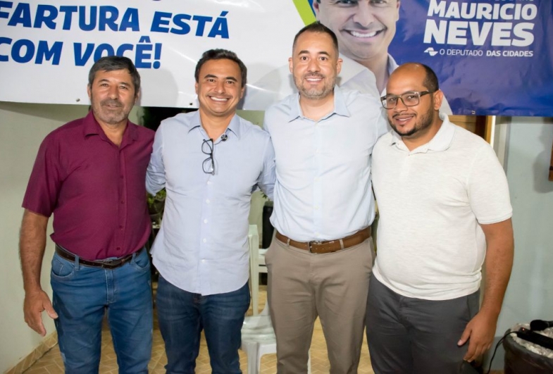 Grupo do ex-prefeito Luciano Filé recebe em Fartura o deputado federal Maurício Neves