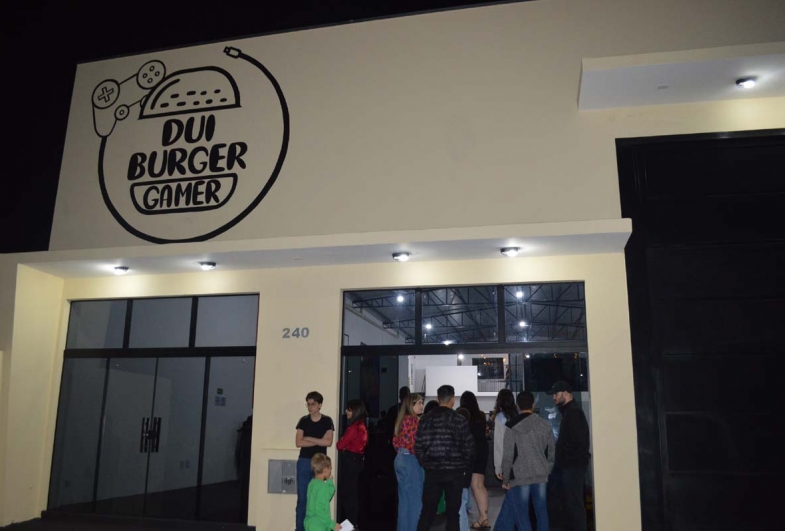 Hamburgueria Dui Burger inaugura espaço para amantes da cultura geek em Fartura