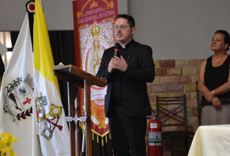 Padre Jonathan assumirá o lugar do padre Carlos