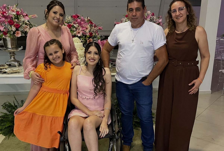 Maria Eduarda Ferreira, Lívia Ferreira, Maria Júlia Ferreira, Hélio Aparecido Ferreira e Juliana Carniato Ferreira