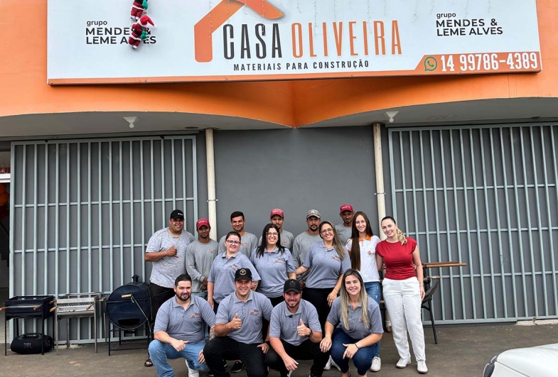 A equipe da Casa Oliveira atua com dedicação e proximidade, sempre buscando  orientar os clientes e apresentar as melhores soluções para cada necessidade