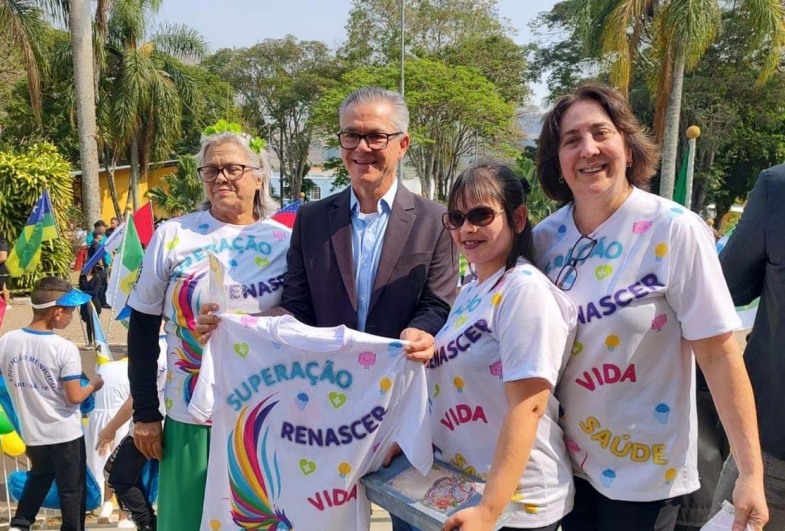 Desfile da Independência de Sarutaiá atrai público na praça