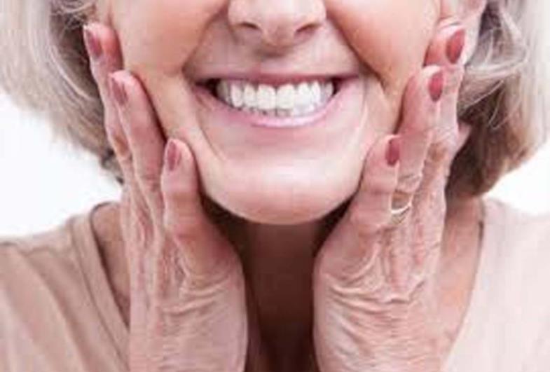 A manutenção da saúde bucal de quem faz uso de prótese dentária