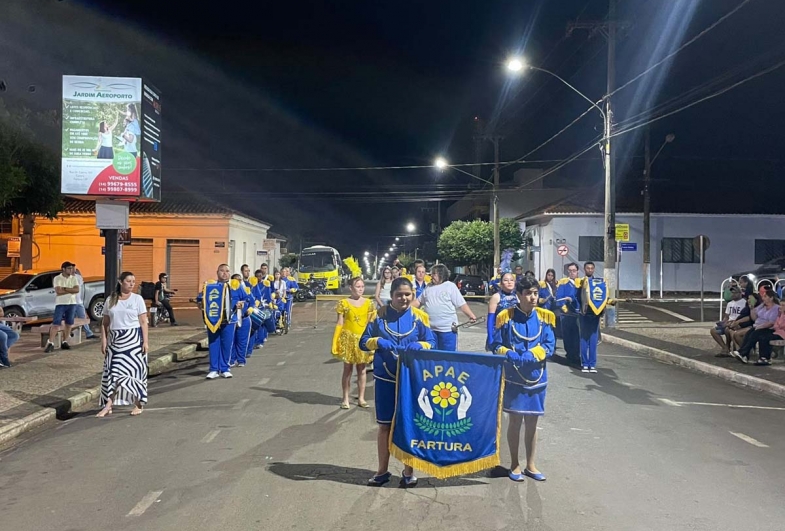 A fanfarra da APAE realizou uma bela apresentação, arrancando aplausos do público presente