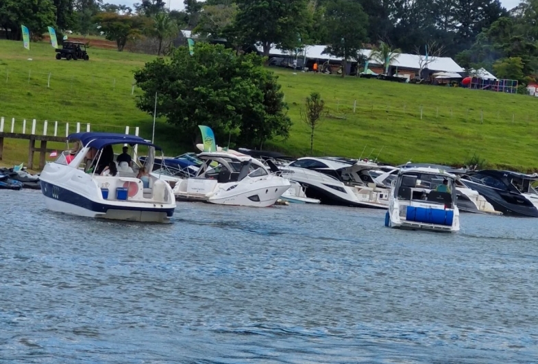 Passeio com 130 jet skis movimenta Represa Jurumirim e fortalece turismo regional em Avaré