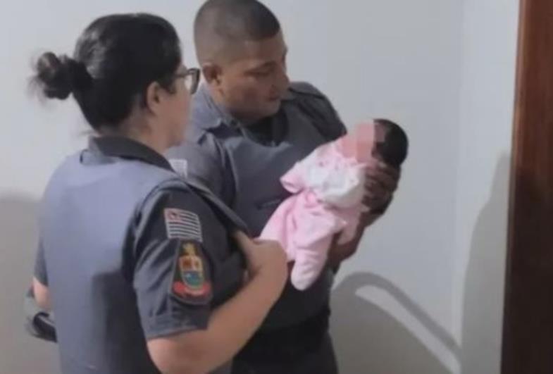 Recém-nascida engasgada com leite materno é salva por policiais militares em Avaré