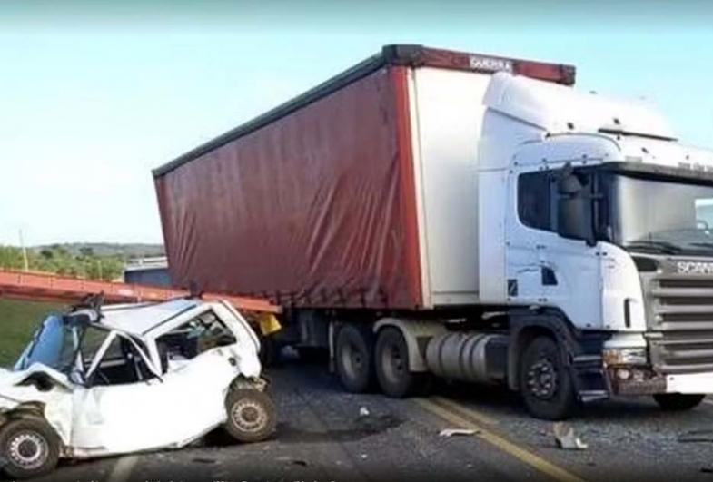 Motorista provoca engavetamento com feridos na Rodovia Francisco Alves Negrão e foge sem prestar socorro