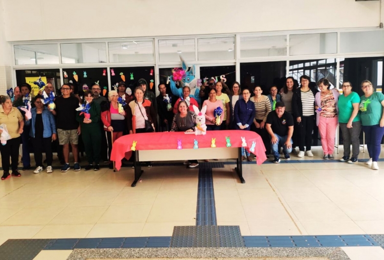 Celebração de Páscoa emociona pacientes no CAPS II com entrega de ovos