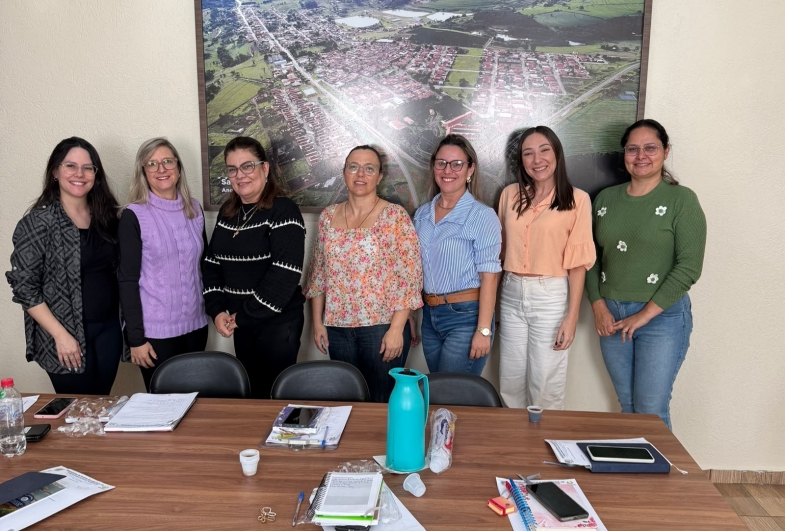 Departamento de Educação realiza reunião de alinhamento com as equipes gestoras das escolas municipais de Sarutaiá