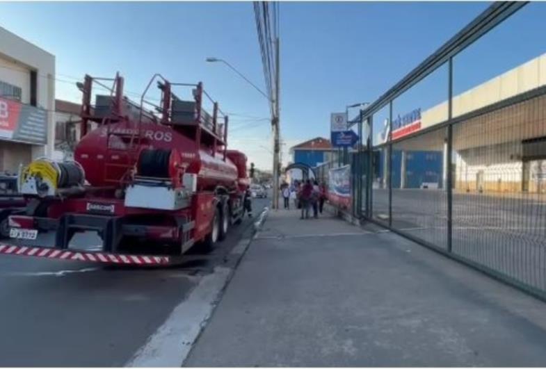 Explosão após vazamento de gás em supermercado deixa cinco feridos 