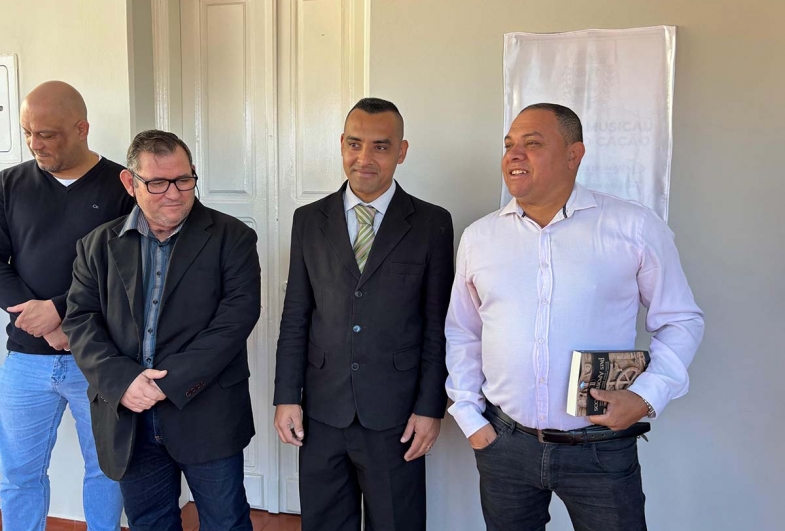 Bruno Guazzelli e os pastores Sidnei, Cidmar e Jeferson