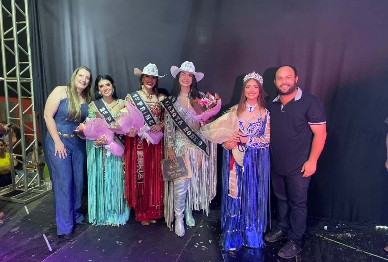 Regina Bérgamo, 2ª Princesa Paloma Dias, 1ª Princesa Laura Oliveira,  Garota Rodeio Maria Eduarda, Rainha Mabily Bueno e Carlinhos do Povo