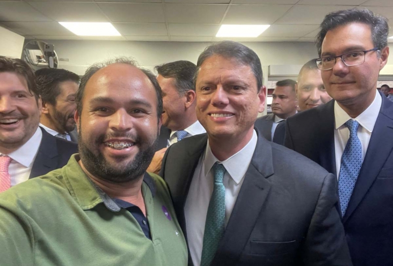 Assessor parlamentar Carlinhos do Povo,  governador Tarcísio de Freitas