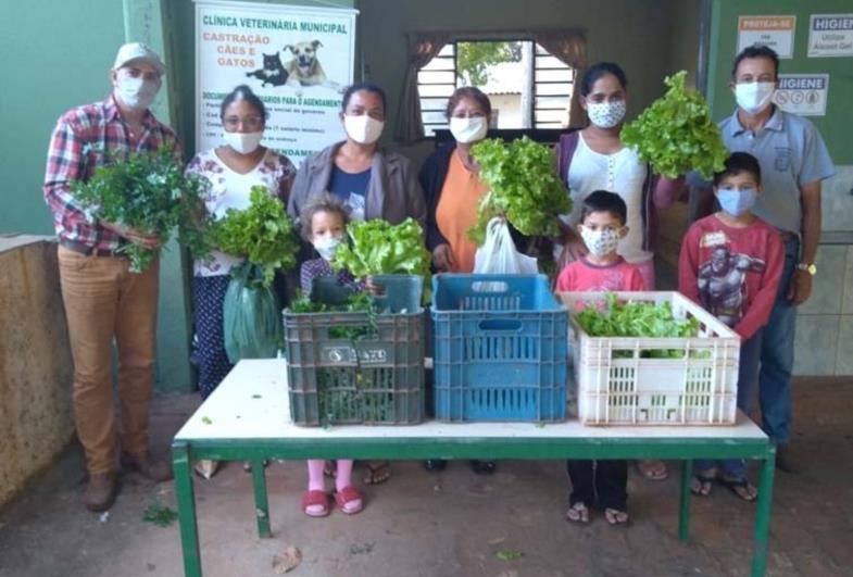 Projeto Hortalimento distribui hortaliças na Chácara Municipal