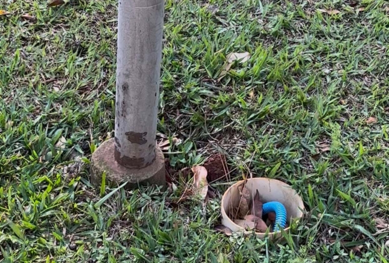 Falta das caixas de fiações elétricas que não foram seguidas de acordo com o projeto pela antiga gestão