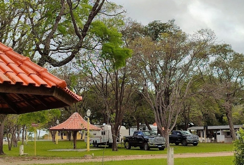 Camping Municipal de Avaré, oferece estrutura completa para lazer e contato com a natureza