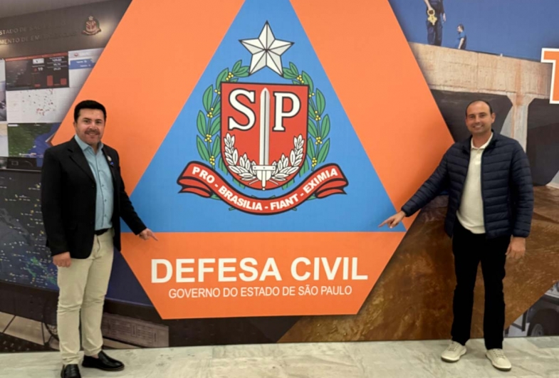 Cristiano Amorim com o coordenador municipal da Defesa Civil, Beto Fonseca