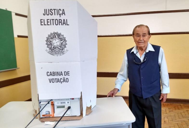 Avareense Antônio Genez Parize vota aos 104 anos de idade