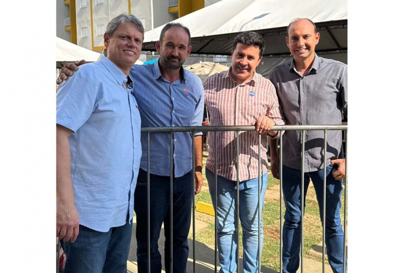 Governador Tarcísio, vice Luciano, prefeito Cristiano e Beto