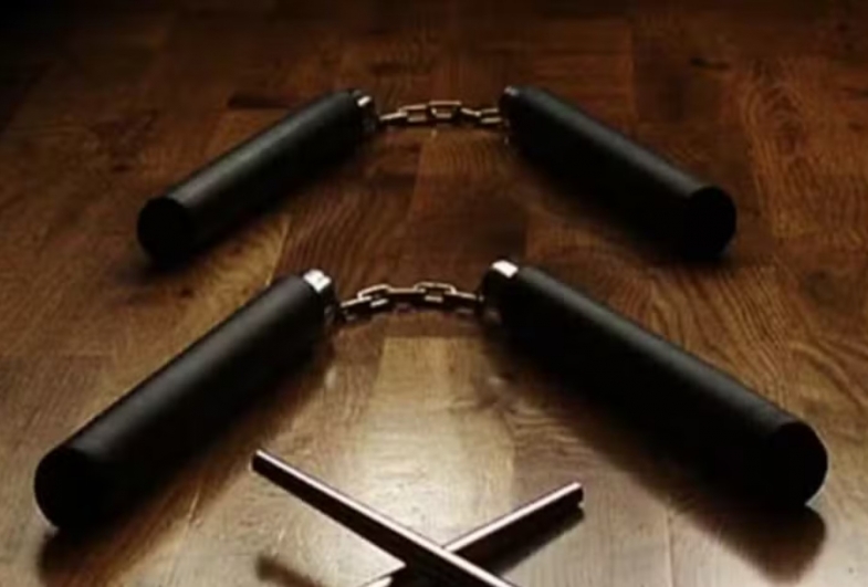Homem embriagado agride esposa com arma de artes marciais e ameaça  matá-la  em Avaré