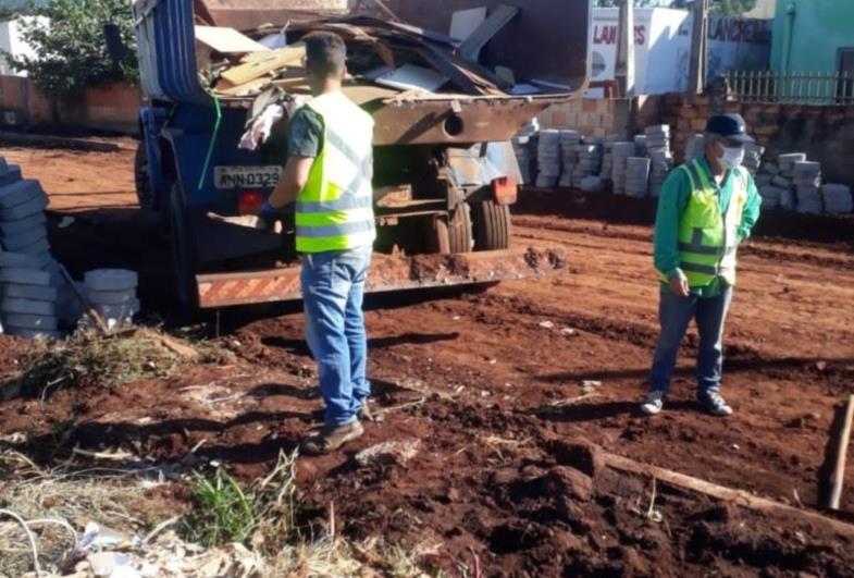 Sarutaiá realiza “arrastão” para limpeza das calçadas  