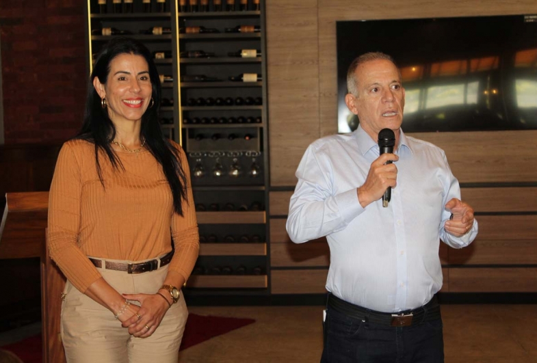 Diretora Regional Cybele e o secretário Jorne Lima