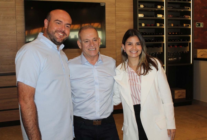 Marcelo Romano, secretário Jorge Lima e ÉvellinMarcelo Romano, secretário Jorge Lima e Évellin