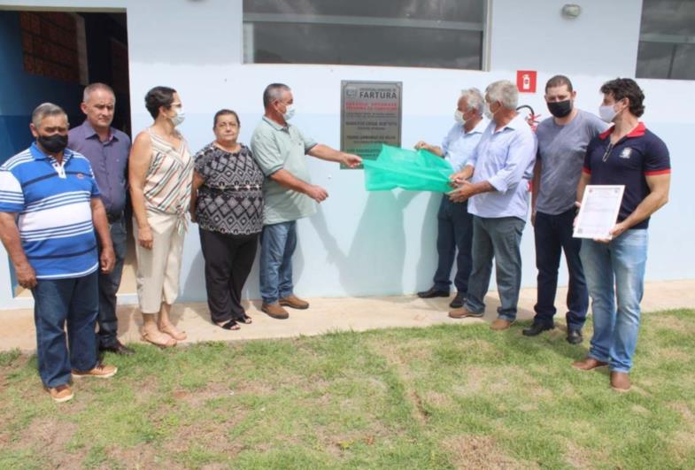 Prefeito Tinho inaugura vestiário do estádio Belgrave Teixeira de Carvalho