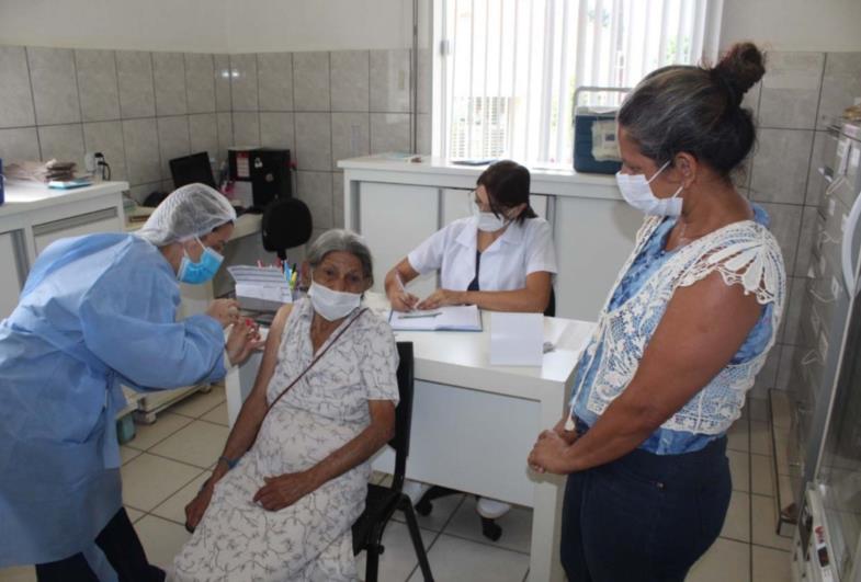 Dia D da vacinação para idosos com 68 anos aconteceu neste sábado em Fartura