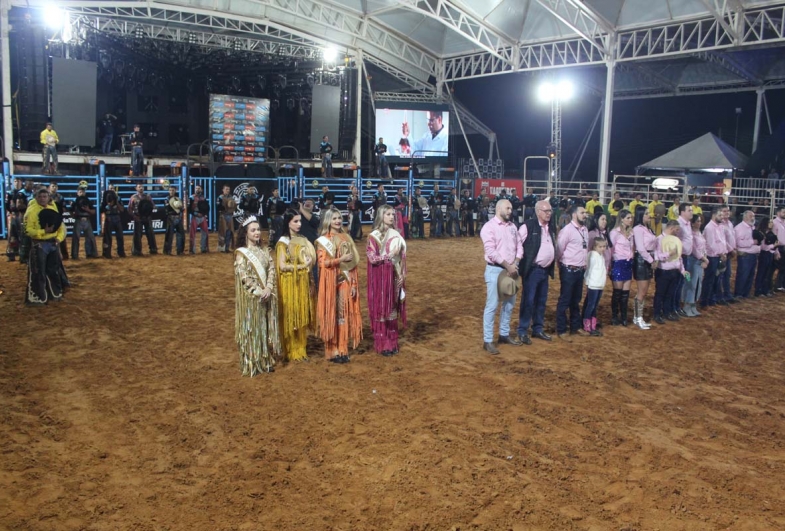 Abertura da Fespinga 2024 reúne milhares de pessoas em Timburi