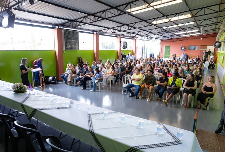 Representantes dos 22 municípios do Consórcio Amvapa,  autoridades, representantes de entidades e convidados