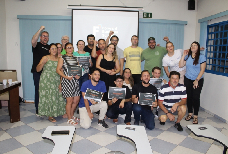 Empreendedores de Fartura participam do  curso “Desvendando a IA” oferecido pela Acif 