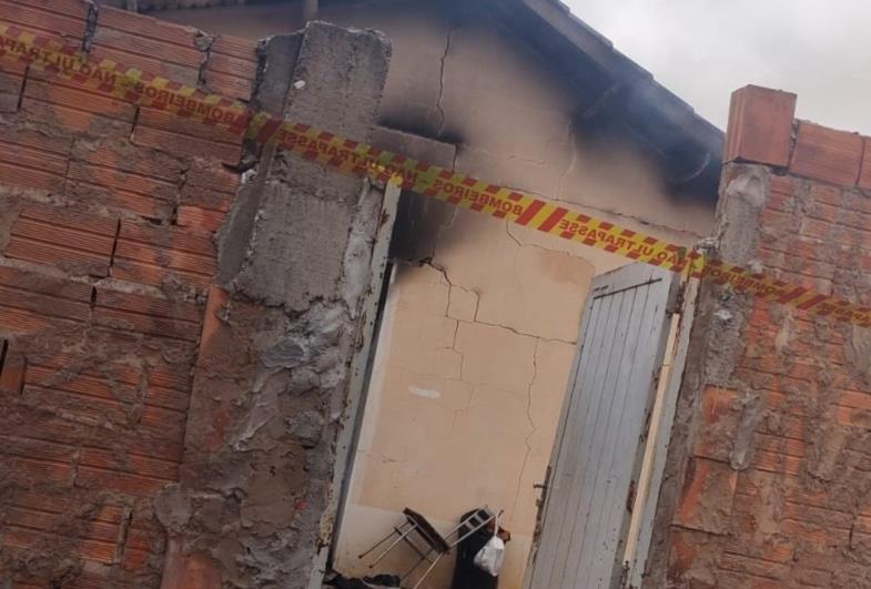 Mulher consegue medida protetiva contra o ex-marido após ter casa destruída por incêndio em Avaré 