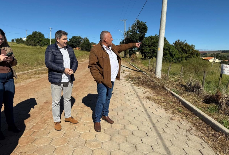 João mostrou aos técnicos toda a extensão do conjunto