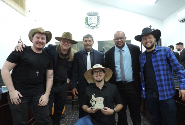 Juliano e João Buranello com homenageados