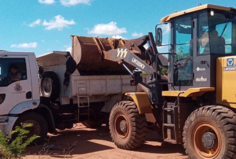 Limpeza na estrada do Boi Verde