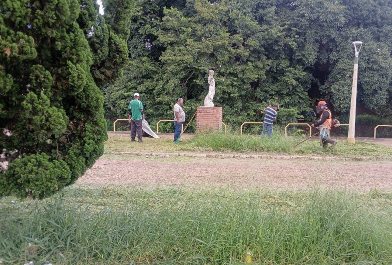 Limpeza na Praça das Mães, no Ipiranga