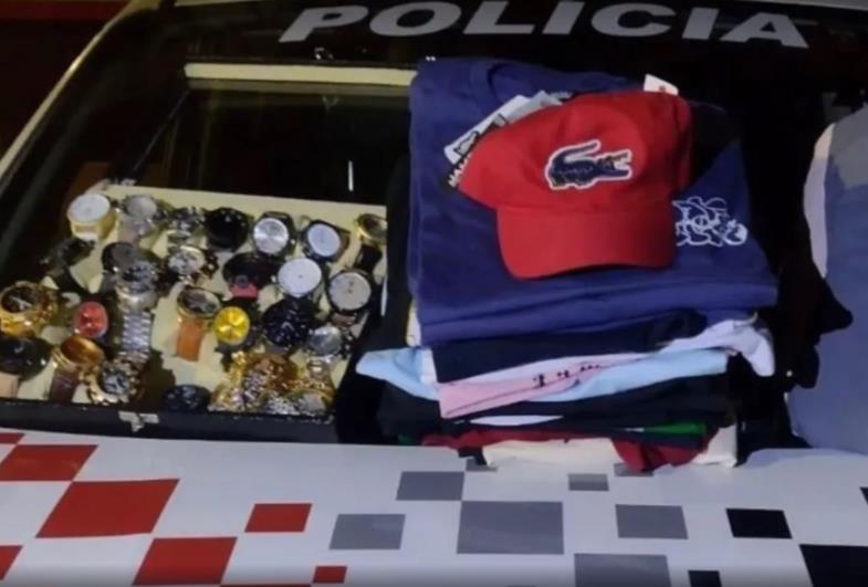 Trio é preso após furtar acessórios e roupas loja