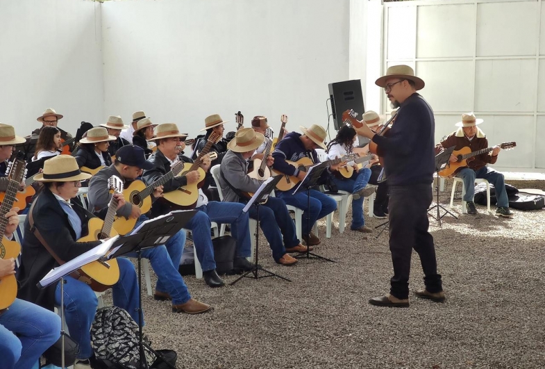 Maestro Márcio Rodrigues, que ministrou o workshop de viola caipira